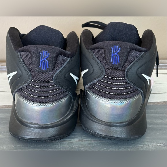 Nike Kyrie Infinity basketball shoe - Size 13 - Picture 4 of 11